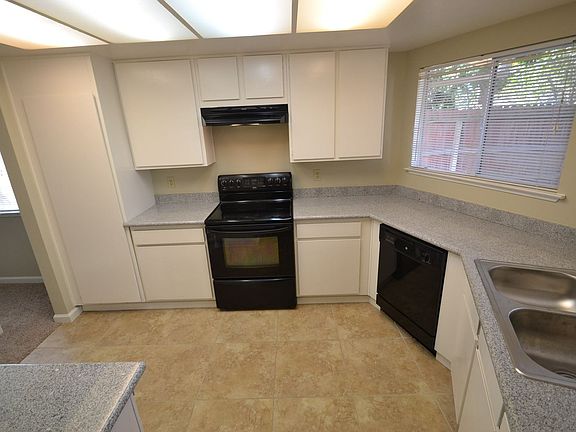 4th image of 3916 Ashgrove Way