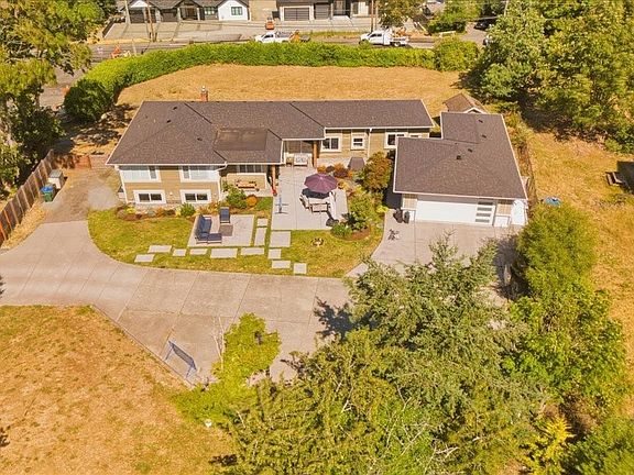 5th image of 2565 Departure Bay Rd