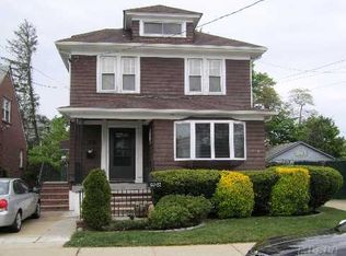 13927 247th St, Rosedale, NY 11422