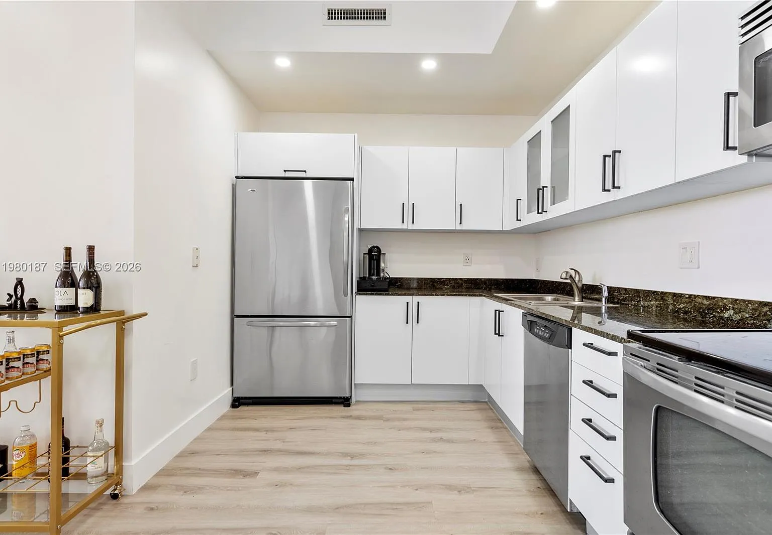 Cocostyle @ 3250 Grand Av — Photo 4