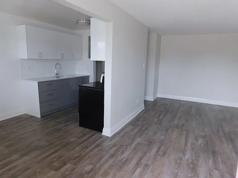 295 Home St — Photo 8