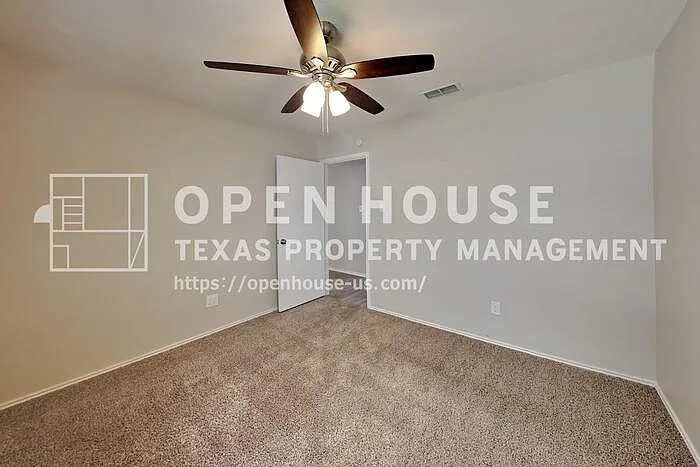 909 Sandhurst Dr — Photo 16