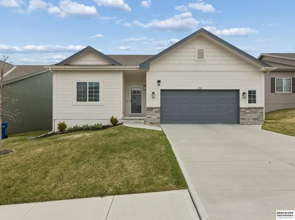 7709 N 108th St, Omaha, NE 68111