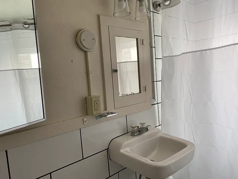 308 E 27th St #6 — Photo 4