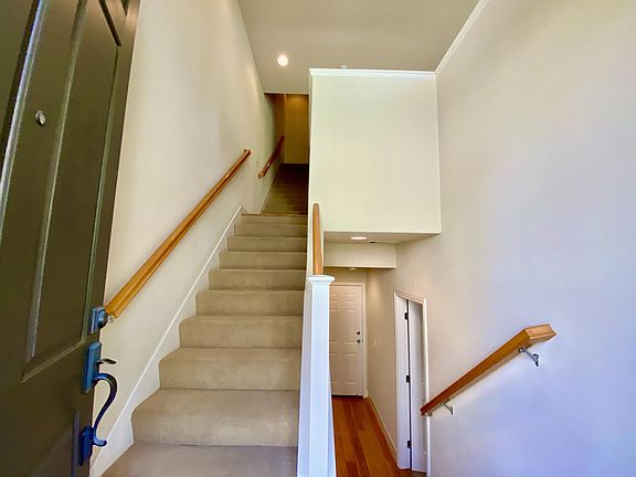 3rd image of 10 Muller Pl #1