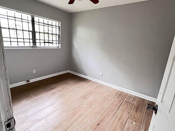 5th image of 1086 W 31st St