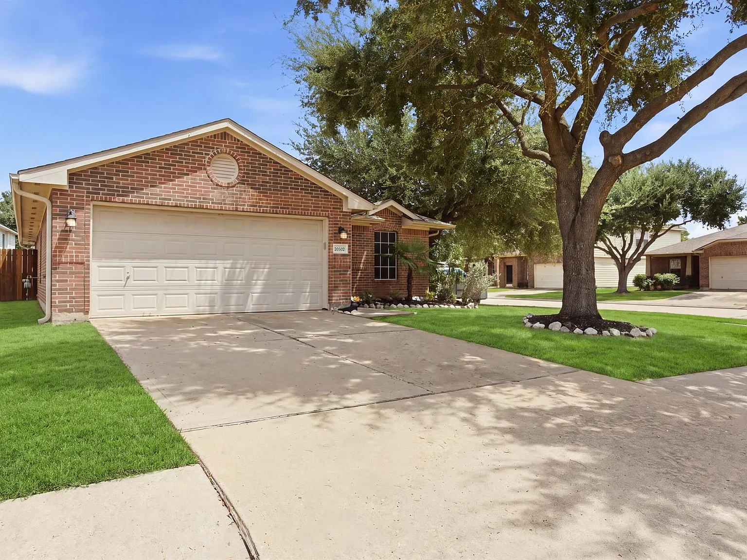 3 bed, 2.0 bath, 1548 sqft, $2,100 — Photo 3
