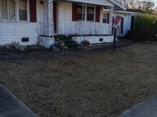 705 Bullard St, Roseboro, NC 28382