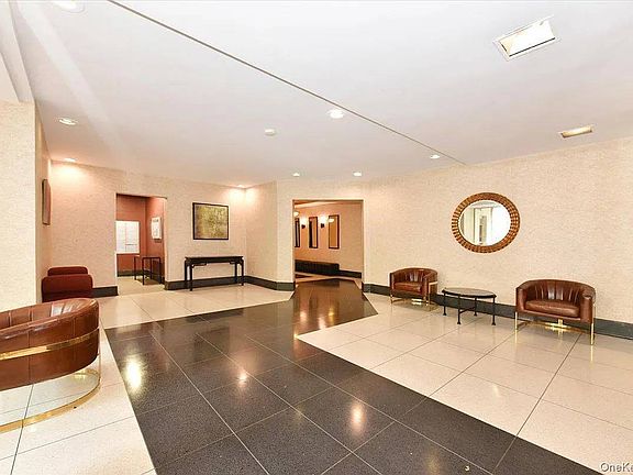 3rd image of 75 S Middle Neck Rd APT 4A