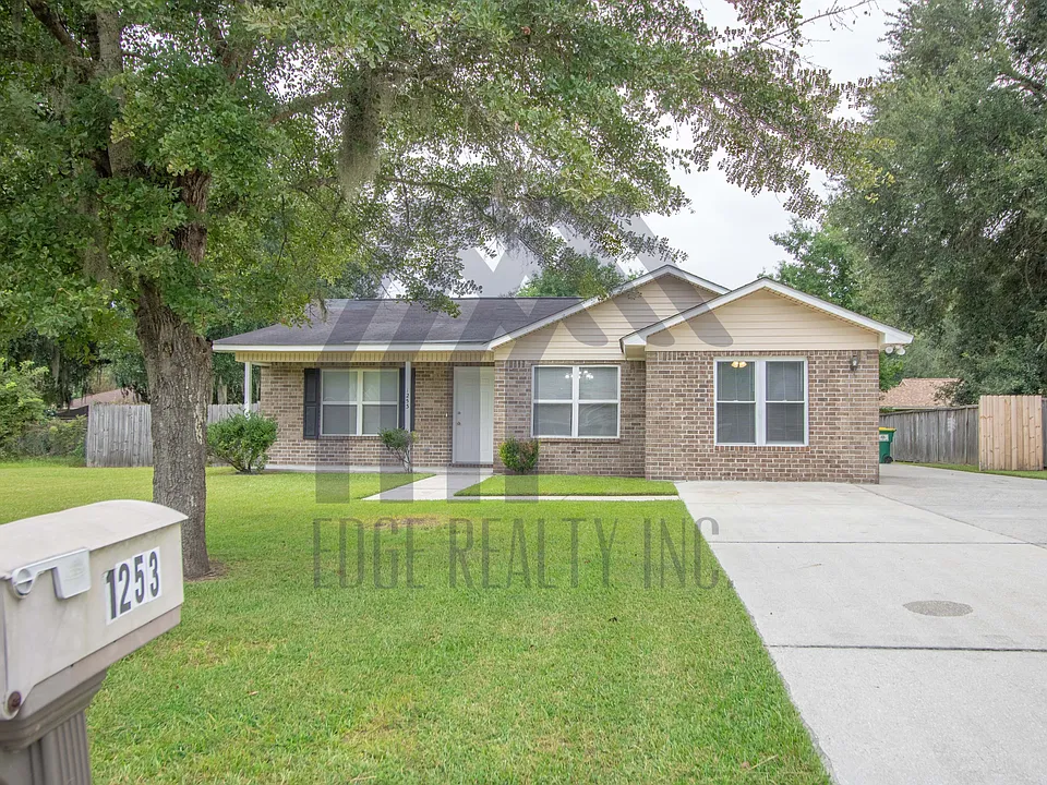 1253 Roberts Way