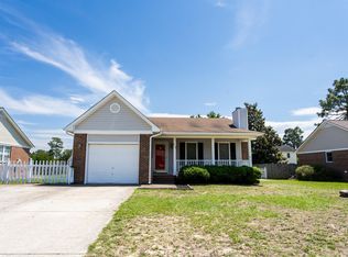 613 Sunnybrook Dr, Hope Mills, NC 28348