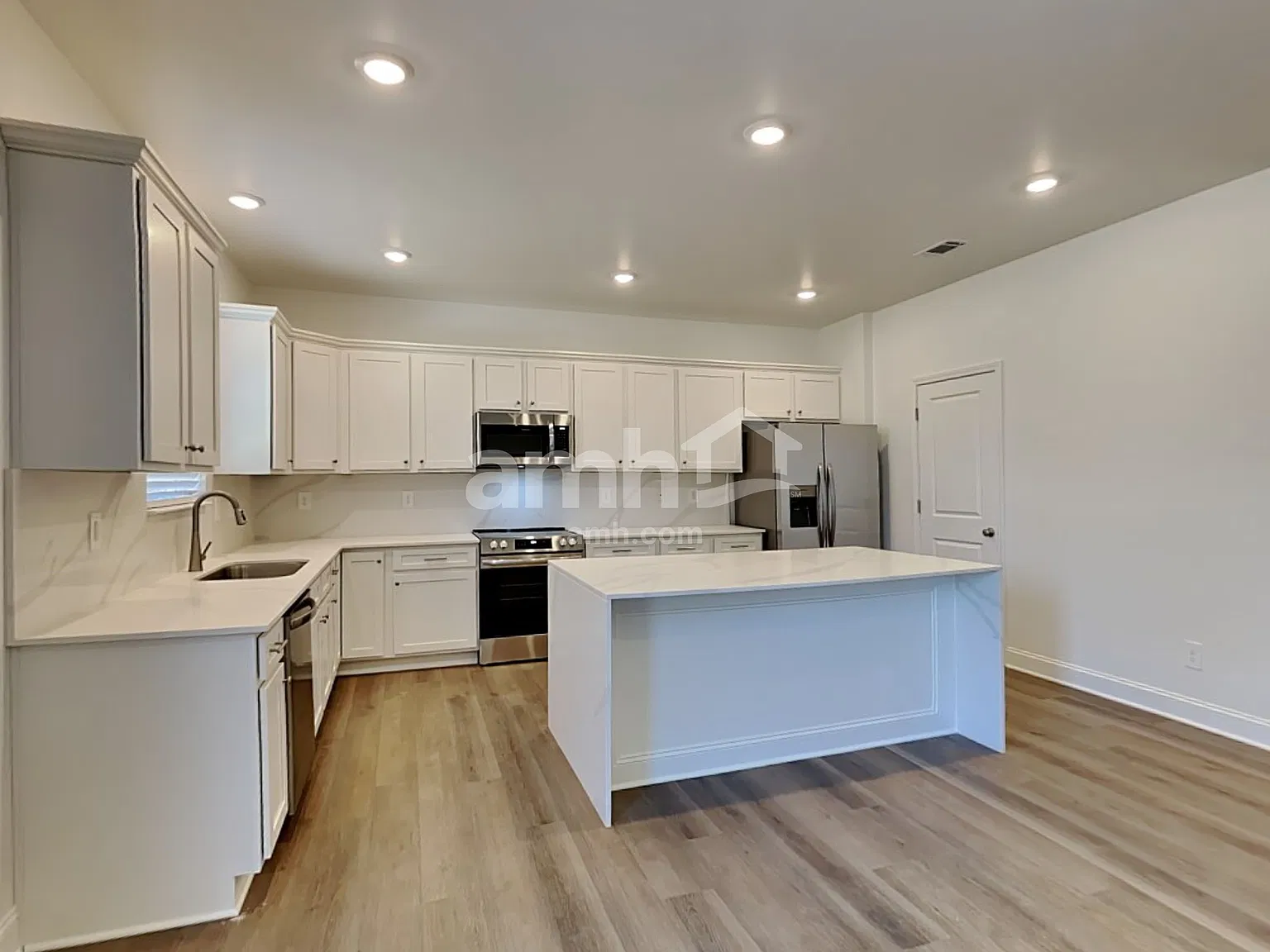 4 bed, 2.5 bath, 2449 sqft, $2,695 — Photo 3