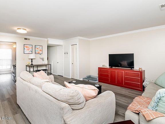5th image of 2723 Langdon Dr