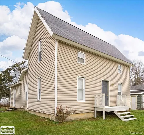 107 E Perry St Photo 1