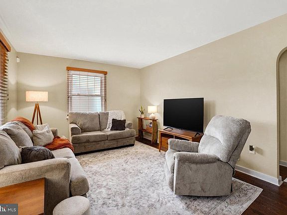 4th image of 212 Lyndhurst Rd
