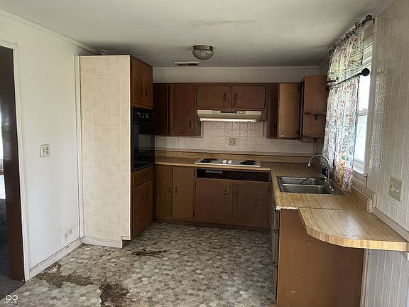 4th image of 8137 N Raider Rd