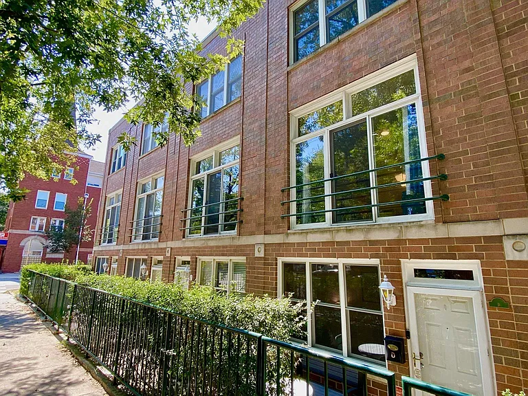 3300 N Kenmore Ave #D — Photo 1