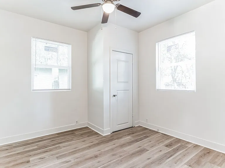 2504 Danson St — Photo 23
