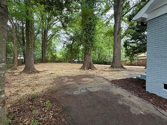 3rd image of 835 Ranch Rd