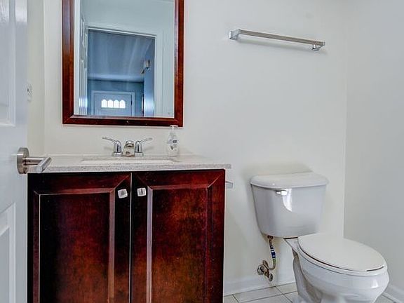 4th image of 106 Surrey Dr #114