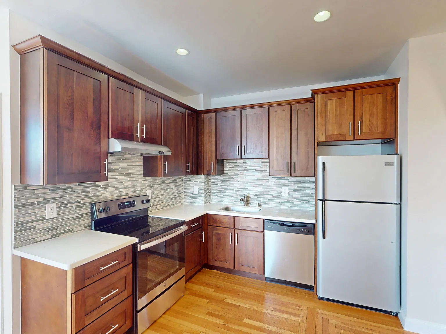 950 Franklin Street — Photo 4