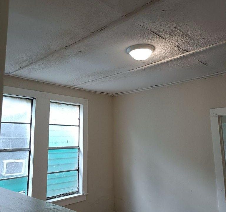 2nd image of 264 E Richmond Ave