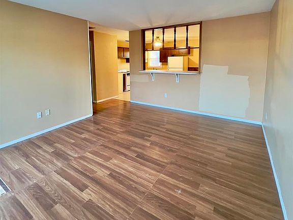 3rd image of 2523 Strawbridge Pl