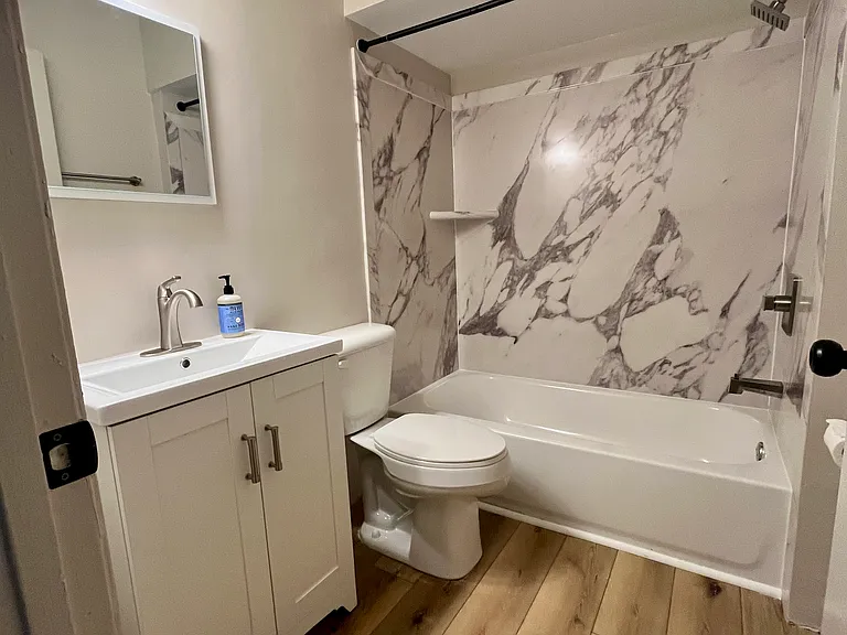 2112-2114 Russell Blvd #2114B — Photo 5