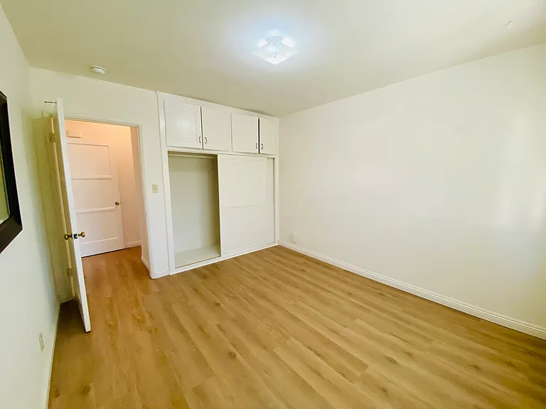 2319 Merton Ave #4 — Photo 5