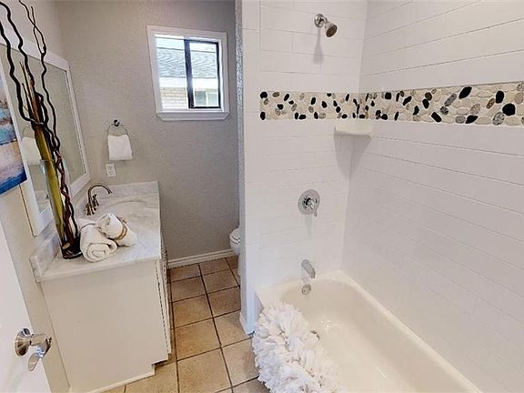 5th image of 138 Trelawney St