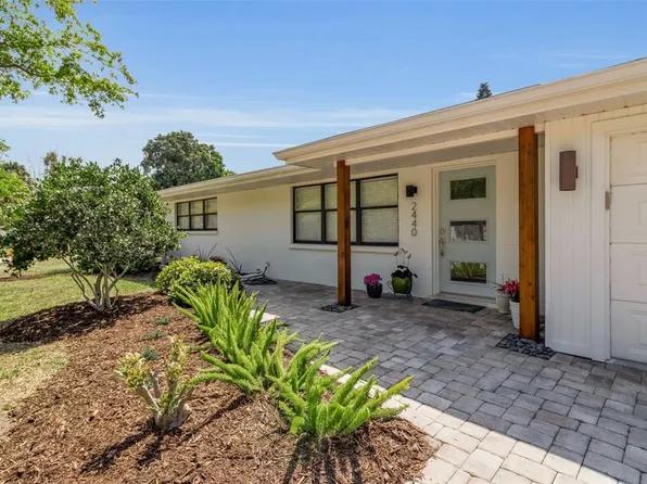 2440 Valencia Dr, Sarasota, FL 34239