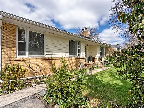 4th image of 2043 Devon Rd