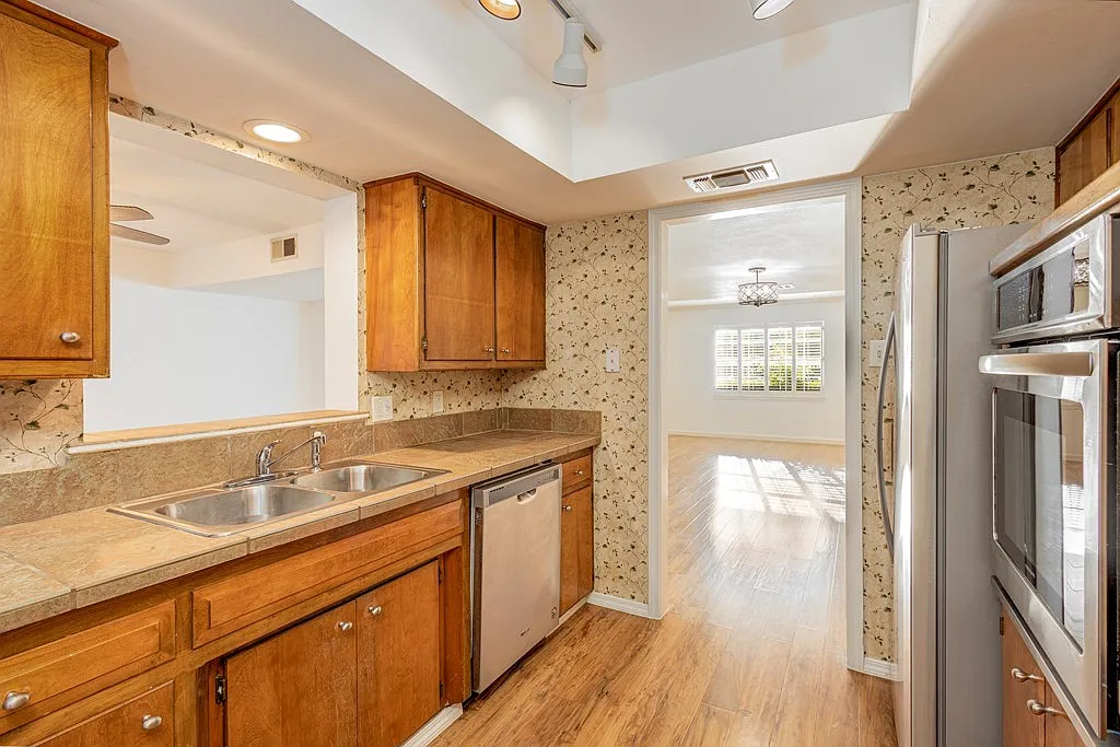 3 bed, 2.5 bath, 1680 sqft, $1,650 — Photo 3