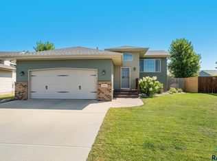 4712 S Vista Park Ave, Sioux Falls, SD 57106