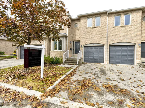 5490 Glen Erin Dr #3, Mississauga, ON L5M 5R4
