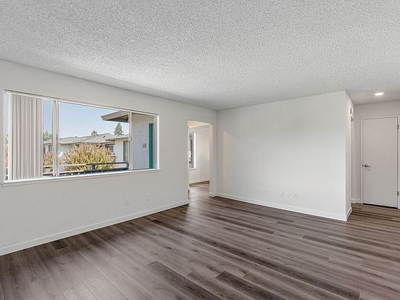 4th image of 2050 Royal Dr #27