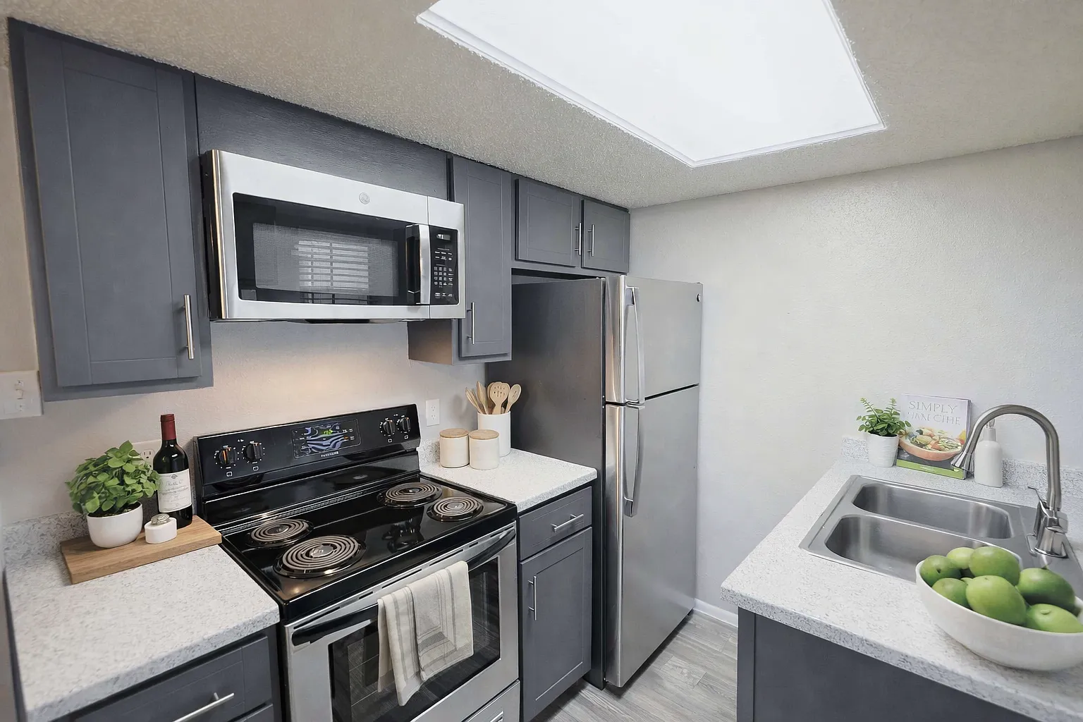 Hidden Oaks Apartments — Photo 4