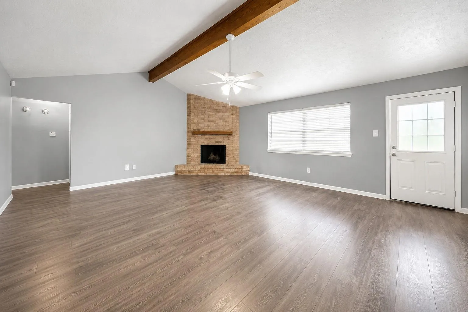 3 bed, 2.0 bath, 1351 sqft, $1,845 — Photo 4