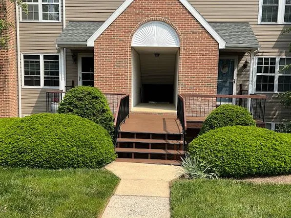 706 Christopher Dr, Wyomissing, PA 19610