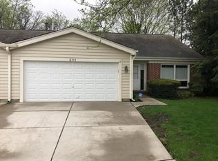 633 Darien Ct, Hoffman Estates, IL 60169