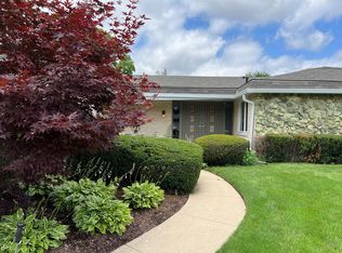 3510 River Falls Dr, Northbrook, IL