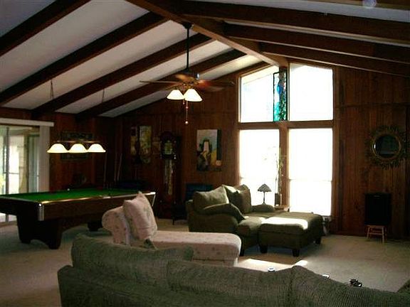 2nd image of 10 Meadow Ln