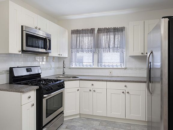 3rd image of 337 White St Floor 2