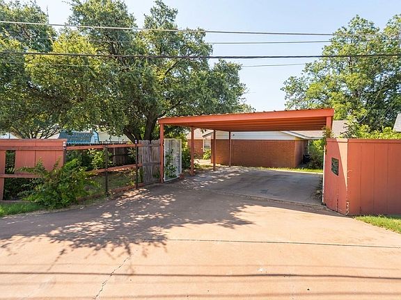 3rd image of 4607 Mistletoe Dr