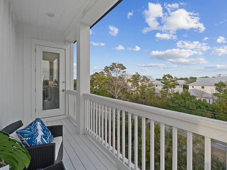 49 Seaboard Ln — Photo 30