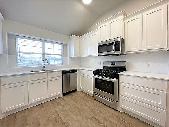 4th image of 2029 Sara Vista Dr