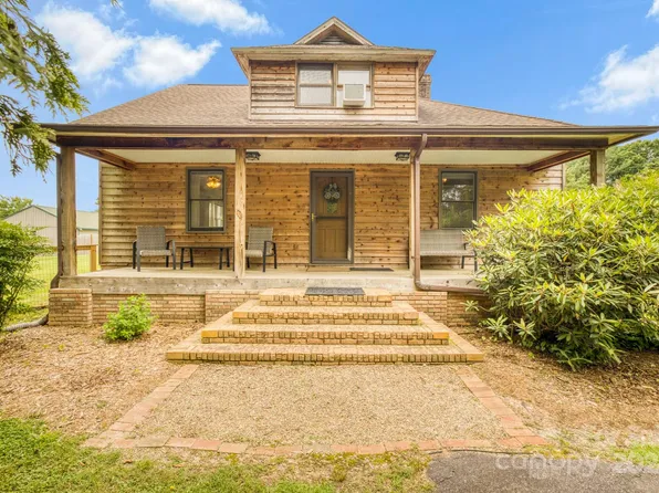 469 Ballenger Rd, Flat Rock, NC 28731