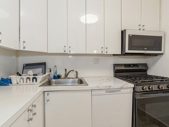 4th image of 2100 Linwood Ave APT 5t