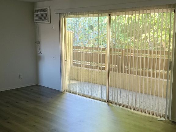 5th image of 909 Westbourne Dr #2216