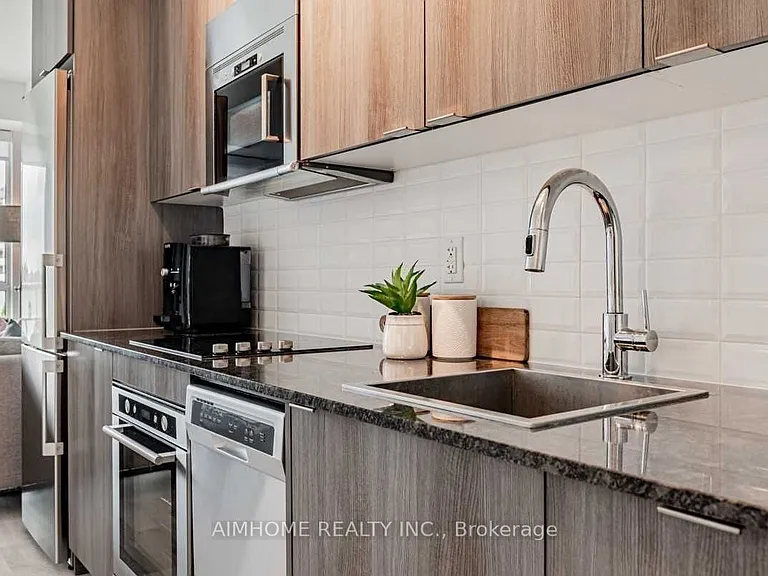 101 Erskine Ave #910 — Photo 5